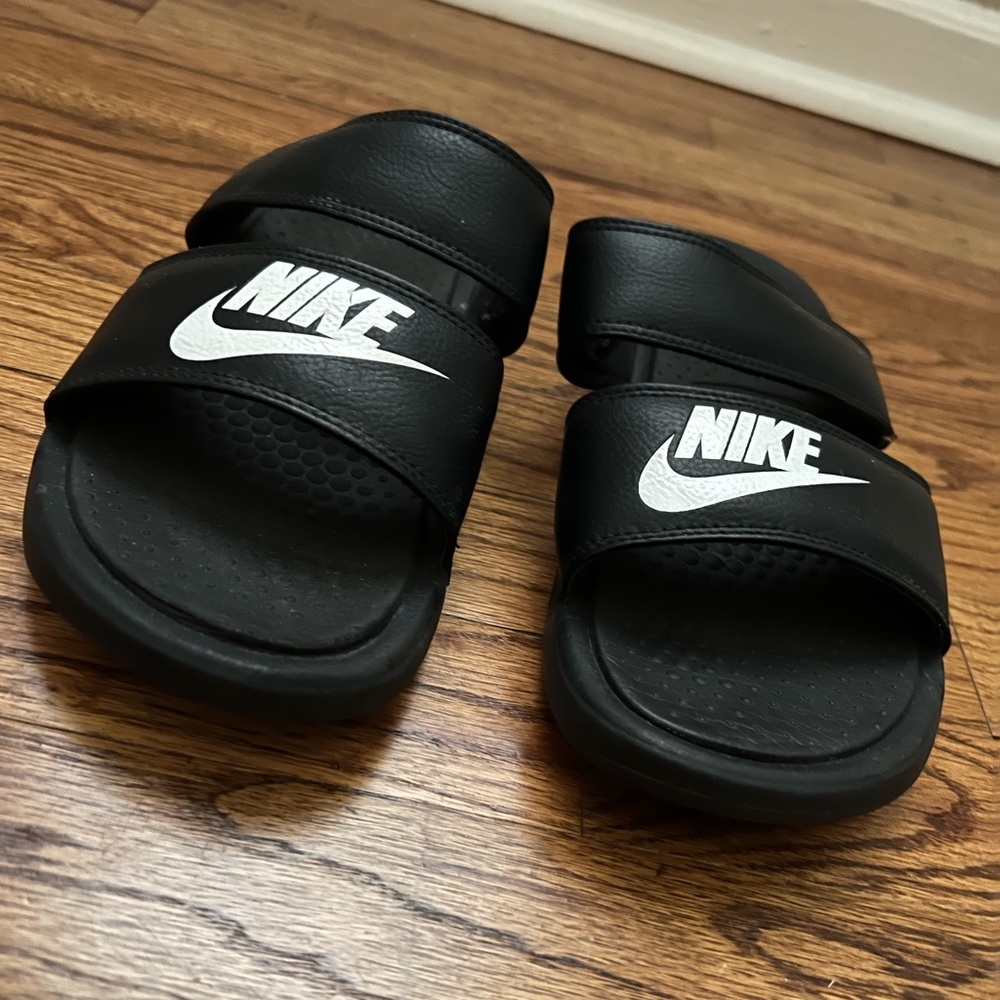 Nike slides, size 8, worn a few times, comfy, casual slides